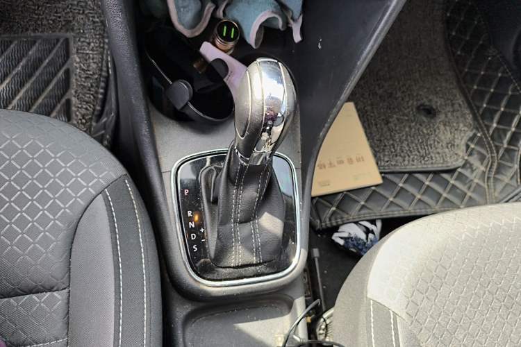 Used Volkswagen Polo 2014 1.6L Cross Polo Automatic Gear Lever