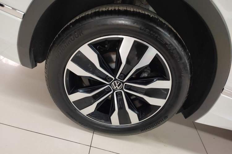 Used Volkswagen Tiguan L 2023 330TSI Automatic Two-Wheel Drive R-Line Enjoyment Edition
