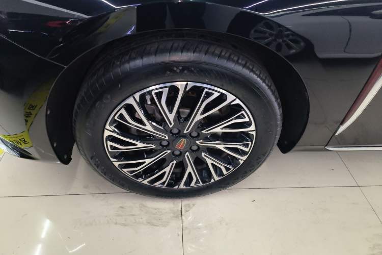 Used Hongqi H5 2024 2.0T Automatic Smart Connect Flagship Edition Left Front Wheel Hub