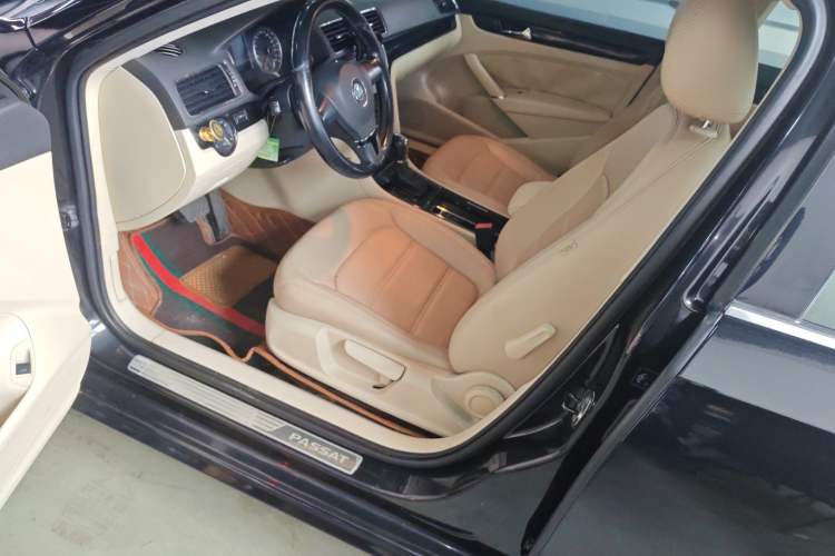 Used Volkswagen Passat 2014 1.8TSI DSG Prestige Edition Driver Seat