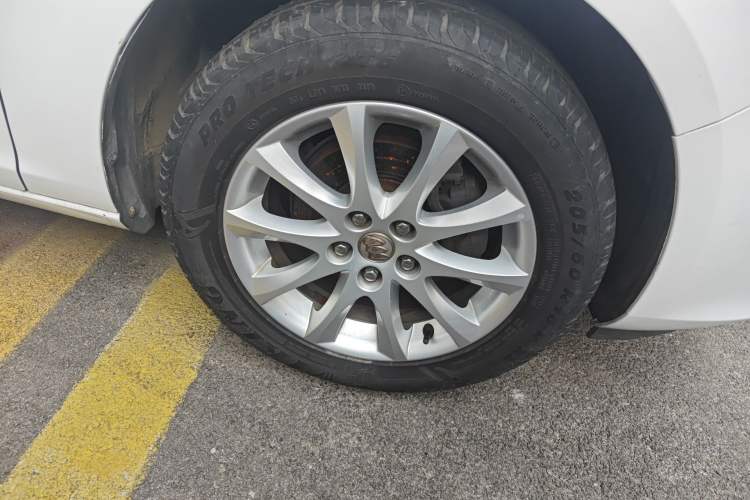 Used Buick GT 2014 XT 1.6L Automatic Comfort Edition Right Front Wheel Hub