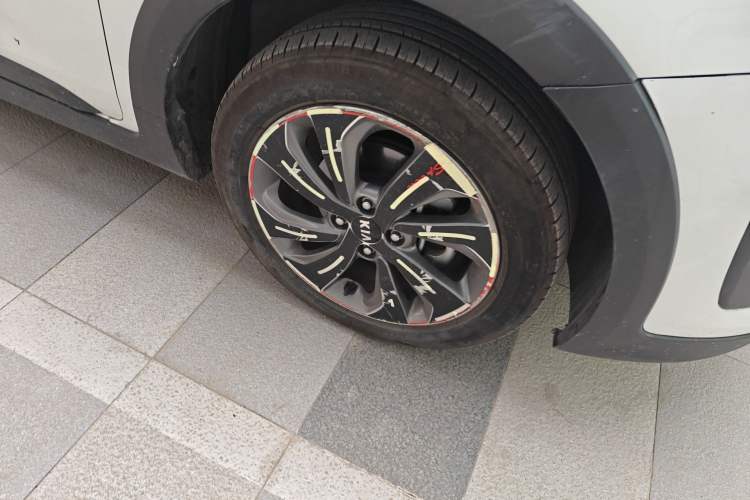 Used Kia KX Cross 2017 1.4L AT GLS Right Front Wheel Hub