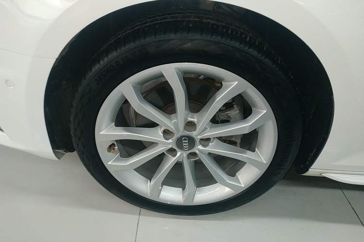 Used Audi A4L 2019 40 TFSI Fashion Version China V