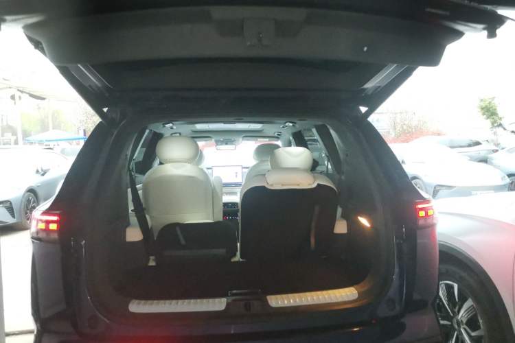 Used Dongfeng eπ eπ008 2024 636Max All-Electric Version 6 Seats
