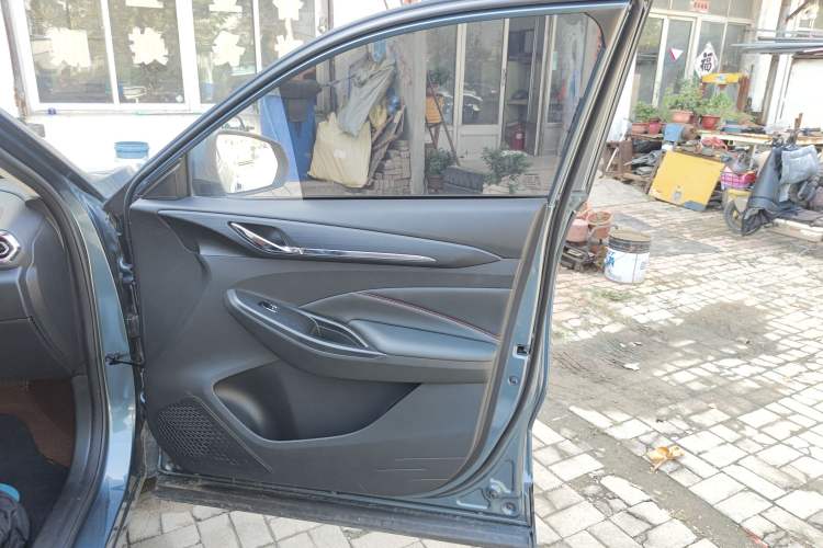 Used CHANGAN OSHAN X5 2021 Revised Version 1.6L Manual Luxury Edition
