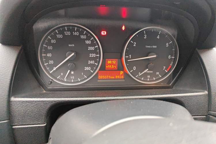 Used BMW X1 2013 sDrive18i Fashion Model Odometer Close Up