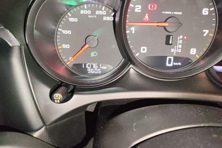 Used Porsche Macan 2018 Macan 2.0T Odometer Close Up