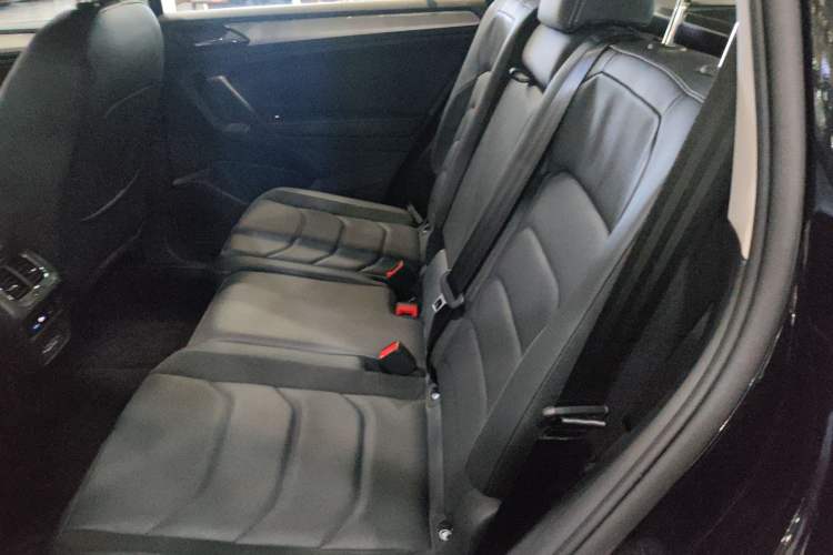 Used Volkswagen Tiguan L 2020 330TSI Automatic Two-Wheel Drive Smart Luxury Edition China VI Standard Left Rear Seat