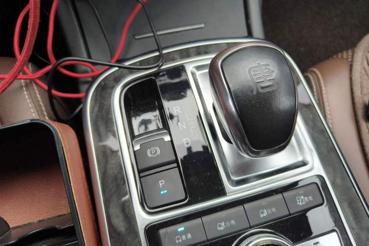 Used BYD Tang New Energy 2015 2.0T Four-Wheel-Drive Flagship Model Gear Lever