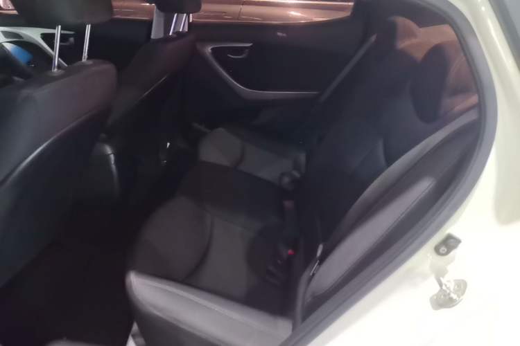 Used Hyundai Elantra (5th Generation / Langdong) 2015 1.6L Automatic Fashion Model