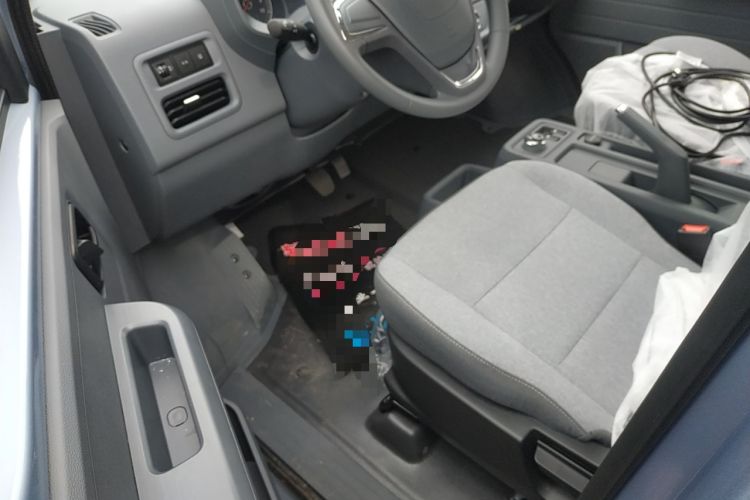 Used Wuling Yangguang 2024 300KM Comfort Version Passenger Van 75kW
