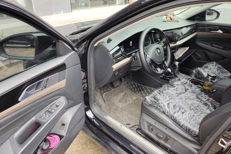 Used Volkswagen Passat 2019 330TSI Luxury Edition China VI Standard Driver Seat