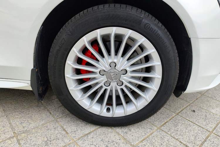 Used Audi A4L 2015 35 TFSI Automatic Comfort Model Right Front Wheel Hub