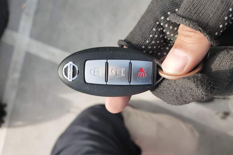 Used Nissan Tiida 2013 1.6L CVT Cool Cafe Edition
