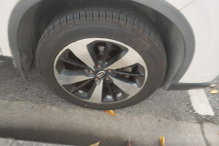 Used GAC Trumpchi GS4 2018 235T Automatic Two-Wheel Drive Luxury Smart Connectivity Version Right Front Wheel Hub