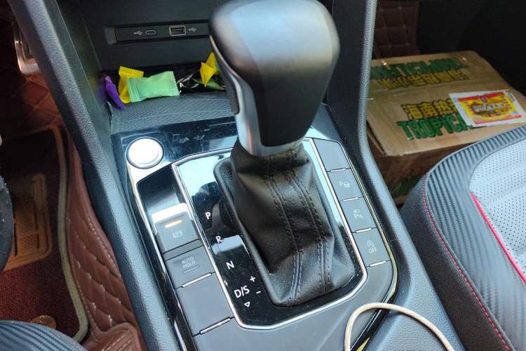 Used Volkswagen Tiguan L 2023 330TSI Automatic Two-Wheel Drive R-Line Flagship Edition Gear Lever