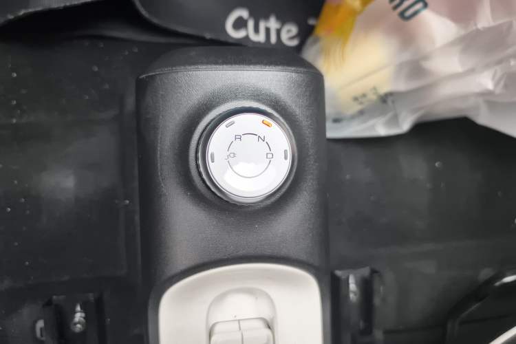 Used Wuling Hongguang MINIEV 2022 GAMEBOY 200km Gaming Edition with Lithium Iron Phosphate Gear Lever