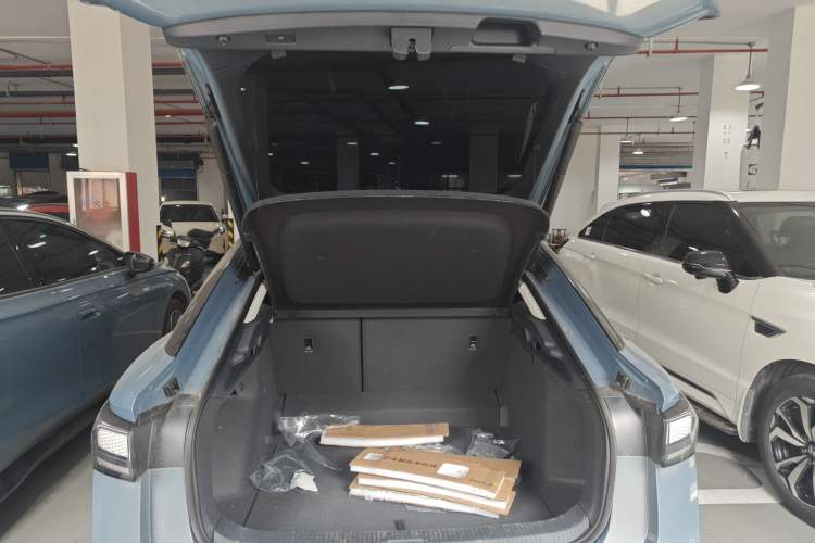 Used Volkswagen ID.7 VIZZION 2024 PRO Model Trunk