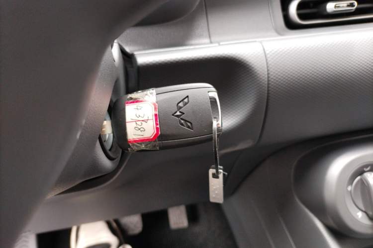 Used Wuling Hongguang New Energy 2025 Extended-Range Hybrid 50KM Comfort Version
