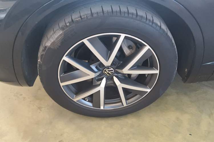 Used Volkswagen Touareg 2021 3.0 TSI Prestige Edition Classic Sport Package Left Front Wheel Hub
