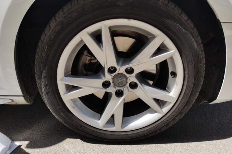 Used Audi A4L 2017 Plus 40 TFSI Ambition Model Right Front Wheel Hub