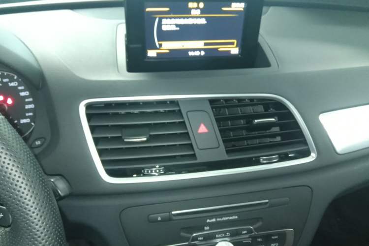 Used Audi Q3 2016 35 TFSI Style Edition Audio And AC Panel