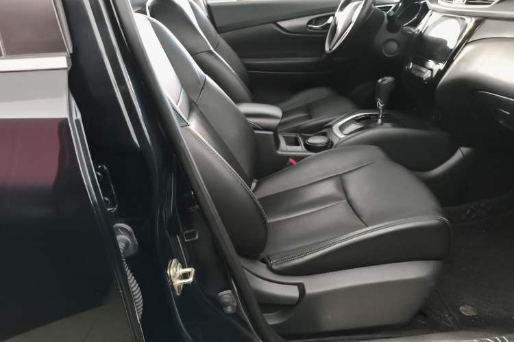 Used Nissan X-Trail 2015 2.0L CVT Comfort MAX Edition 2WD
