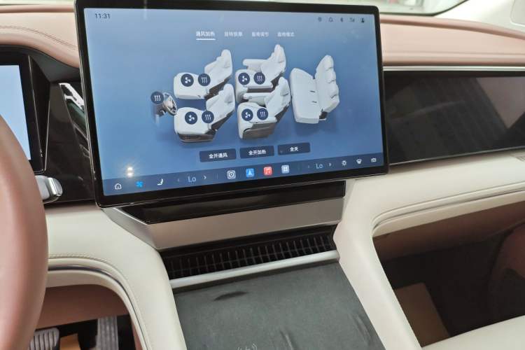 Used BYD Xia 2025 DM-i 1.5T 180km Excellence Model Audio And AC Panel