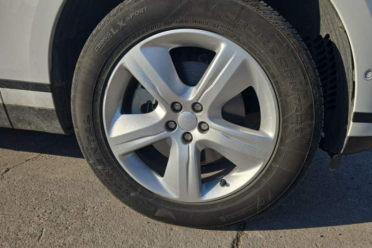 Used Land Rover Range Velar 2024 S Model Right Front Wheel Hub