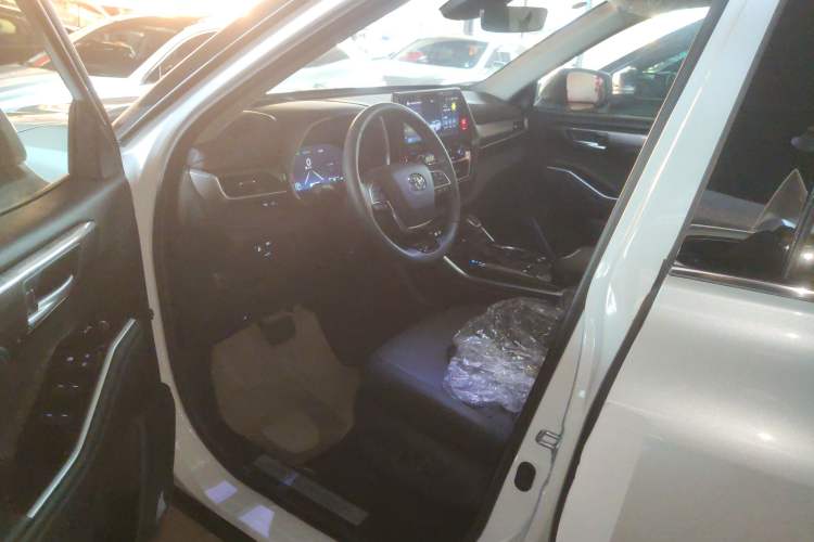 Used Toyota Highlander 2024 2.5L Smart Electric Hybrid Dual-Motor Two-Wheel-Drive Prestige Version 7 Seats