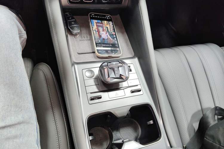 Used BYD Song L EV 2025 Intelligent Driving Version 662 km LiDAR Excellence Edition Gear Lever