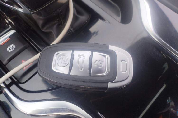 Used Hongqi E-QM5 2022 431 km Charge & Enjoy Edition Vehicle Key