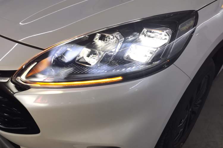 Used Ford Escape 2024 EcoBoost 245 Two-Wheel-Drive Titanium Edition Left Front Headlight