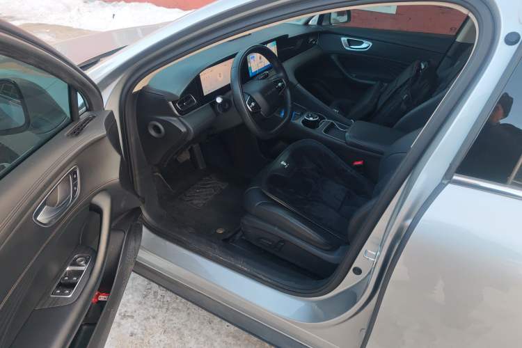 Used Roewe D7 2023 DMH 125km Superior Edition
