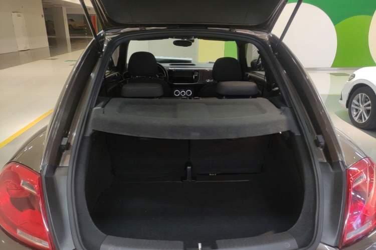 Used Volkswagen Beetle 2015 180TSI model
