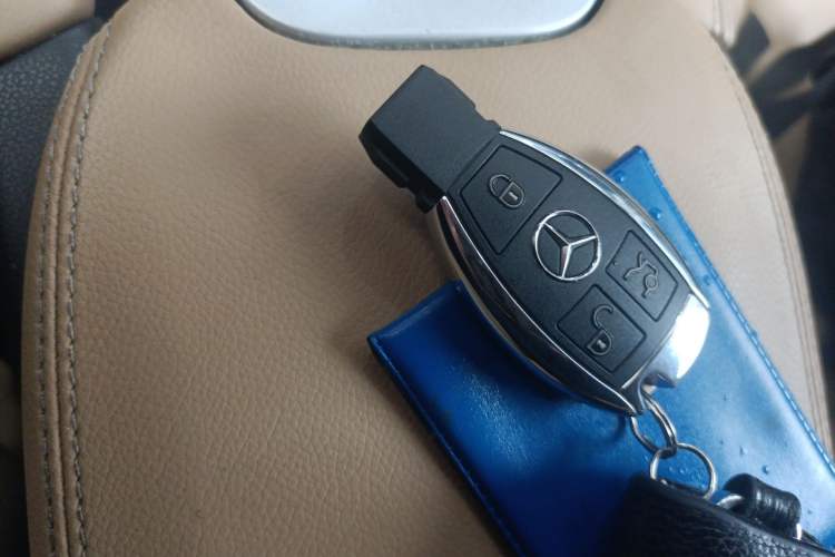 Used Mercedes-Benz M-Class 2010 ML 500 4MATIC Vehicle Key