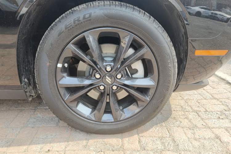 Used Dodge Challenger  Right Front Wheel Hub