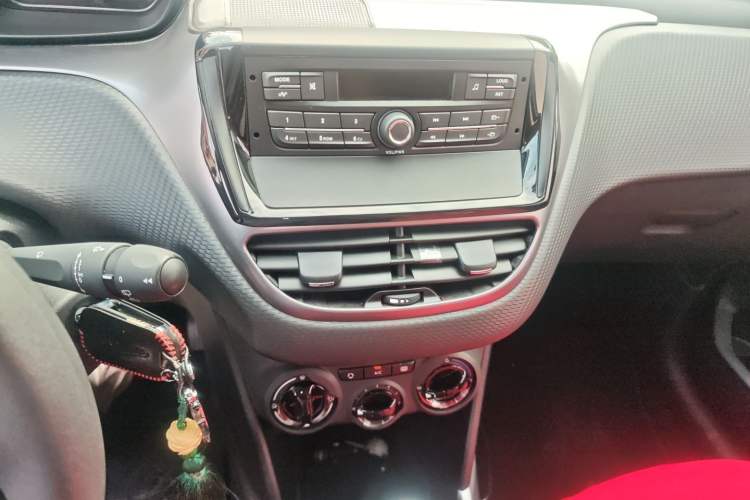 Used Peugeot 2008 2015 1.6L Automatic Playcool Edition Audio And AC Panel