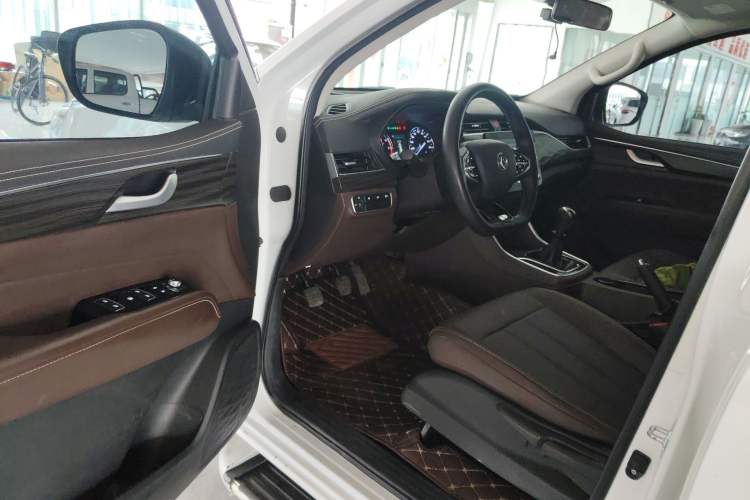 Used Dongfeng Palazzo 2022 2.0T Manual Two-Wheel Drive Luxury Version