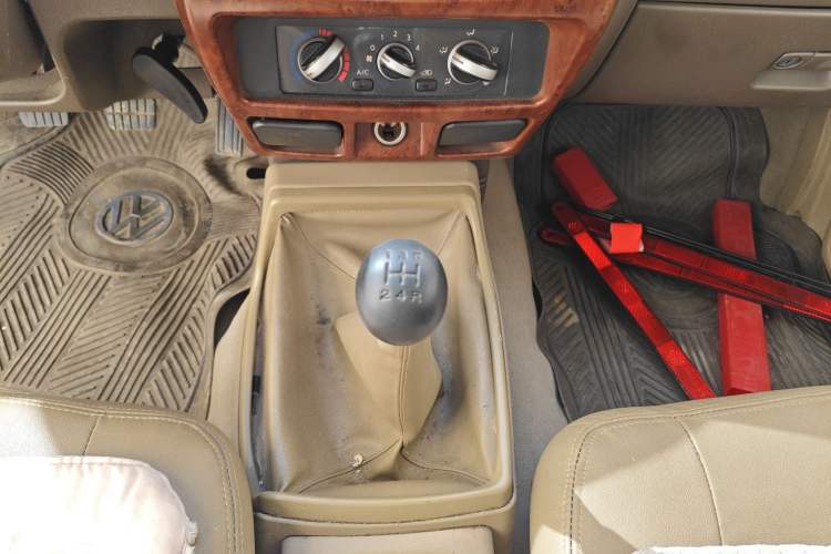 Used Nissan D22 2013 2.4L Gasoline Two-Wheel-Drive Premium Model