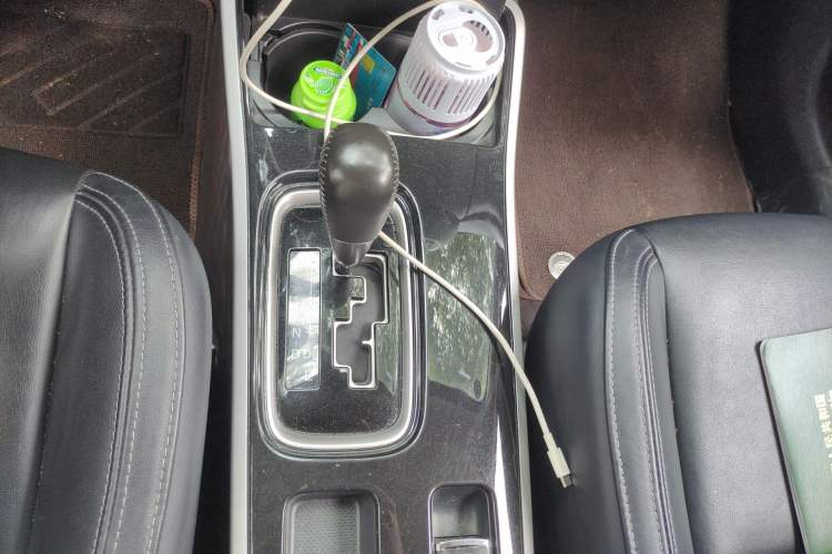 Used Mitsubishi Outlander 2019 2.0L Two-Wheel Drive Comfort Edition 5 Seats China VI Standard Gear Lever