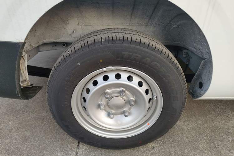 Used SAIC MAXUS Dana V1 2025 V1+ Long Wheelbase Low-Roof Multi-Function Version (62 kWh)