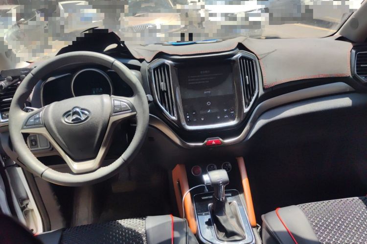 Used CHANGAN OSHAN CX70 2018 CX70T 1.5T Automatic Comfort Edition Center Console