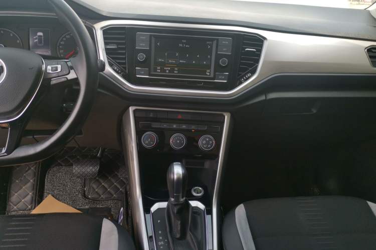 Used Volkswagen T-ROC 2020 230TSI DSG Two-Wheel Drive Advanced Version Audio And AC Panel