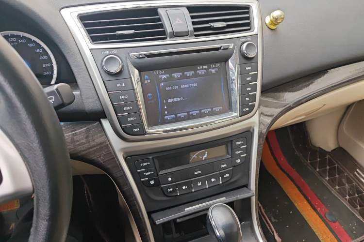 Used CHANGAN Raeton 2014 1.8T Automatic Elite Anniversary Edition China V Standard Audio And AC Panel