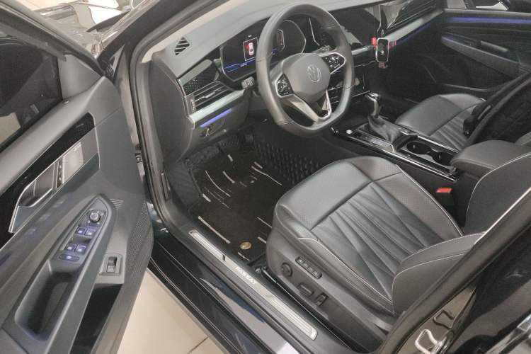 Used Volkswagen Passat 2023 Facelift 330TSI Luxury Edition