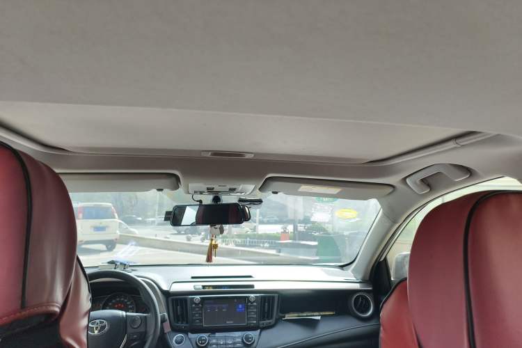 Used Toyota RAV4 2019 2.0L CVT Two-Wheel Drive Comfort Edition China VI Standard Headliner