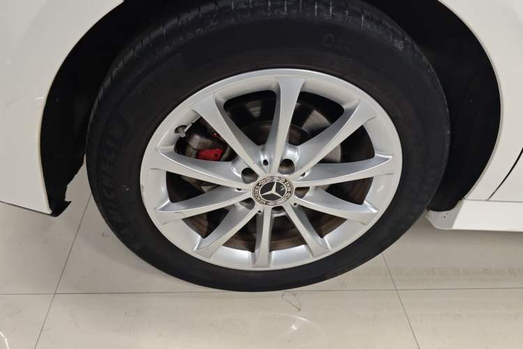 Used Mercedes-Benz A-Class 2021 A 200 L Sport Sedan Fashion Model Right Rear Wheel Hub