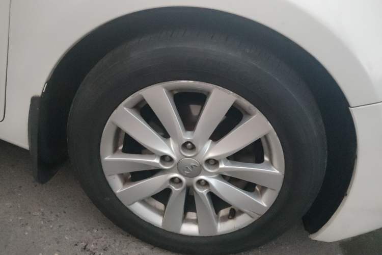 Used Kia K3 2013 1.6L Manual GLS Right Front Wheel Hub