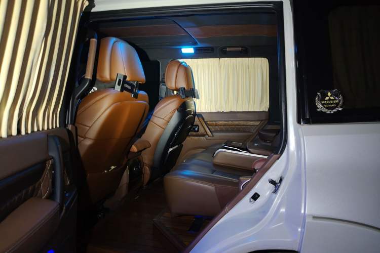 Used Mitsubishi Pajero 2018 3.0L Automatic Comfort Edition Left Rear Seat